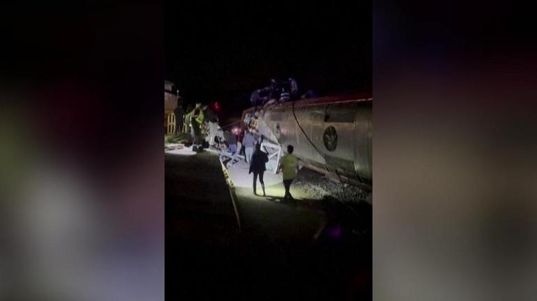 İspanyada facia İki hızlı tren raydan çıktı: 30 Ölü