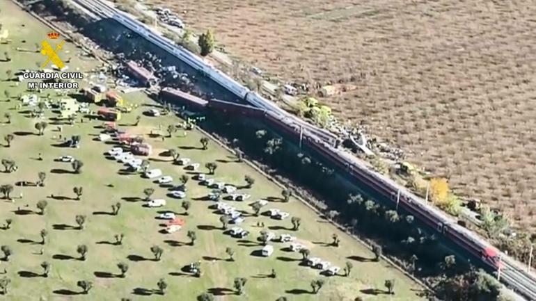 SON DAKİKA... İspanyada iki tren çarpıştı: Can kaybı 64e yükseldi